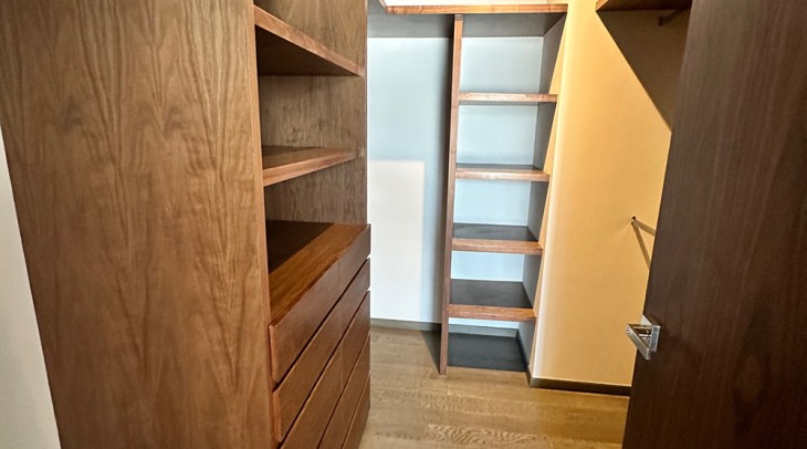 walkincloset.jpg