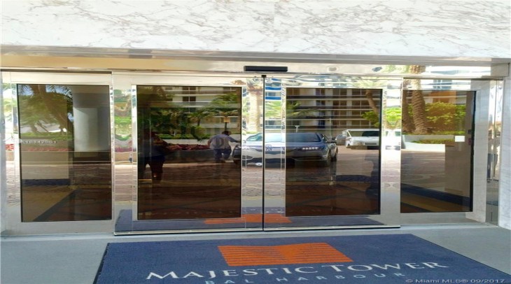 MajesticTower9601CollinsAve17.jpg